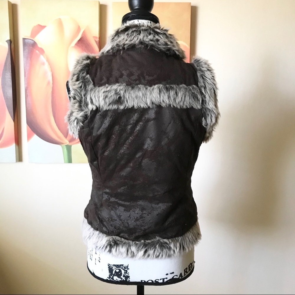 Body Central Faux Suede and Fur Vest - Picture 4 of 8